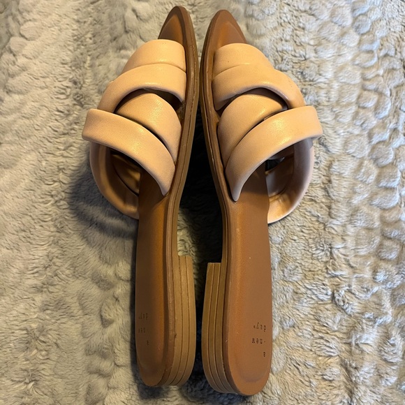 A New Day Women's Tan Crisscross Sandals - Picture 3 of 5